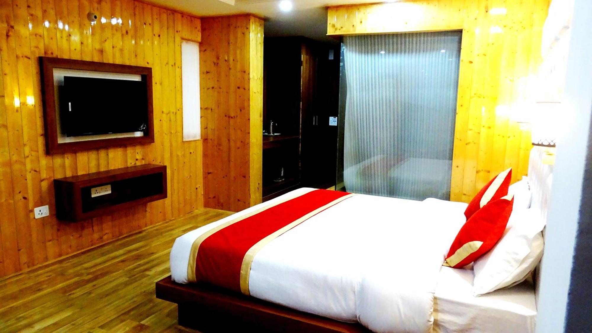 Humble Holiday Inn Kufri Simla Extérieur photo